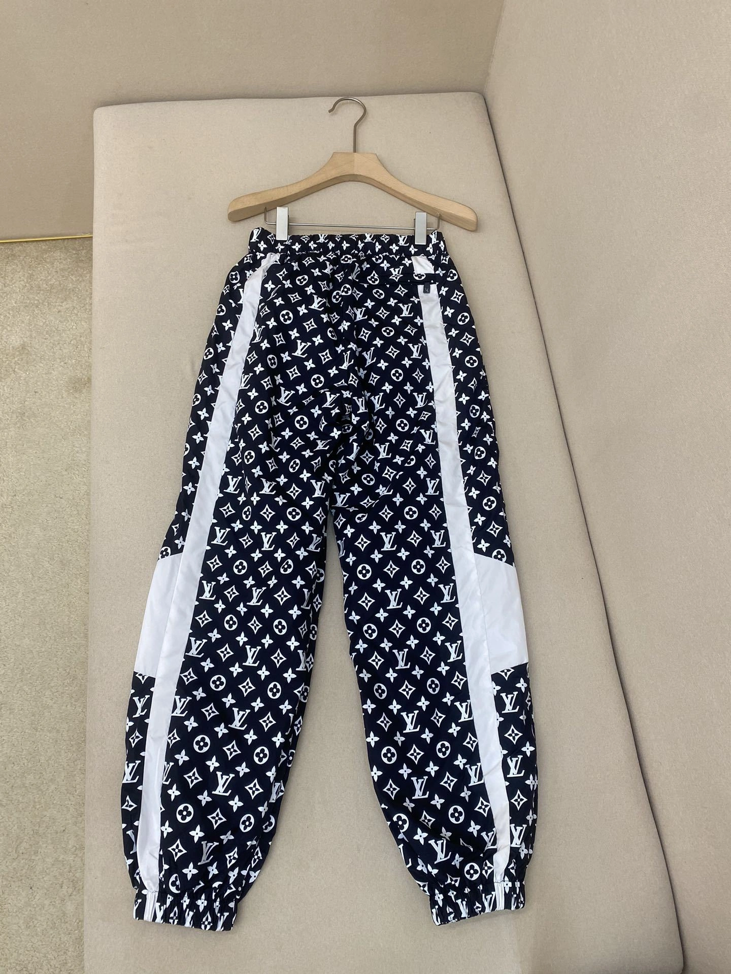 WG.Luxury-- 8V embroidery item:D-F290K1898T